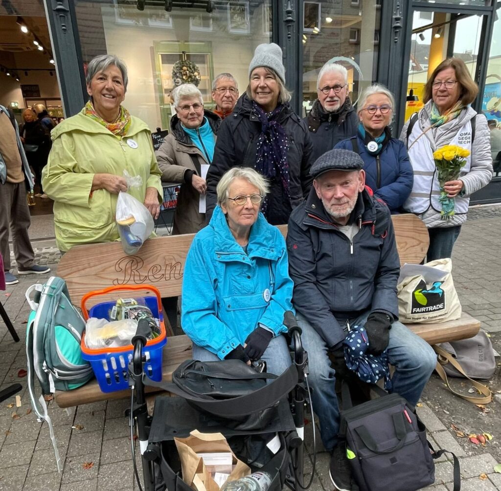 OGR-Unna reinigen die Stolpersteine in Unna